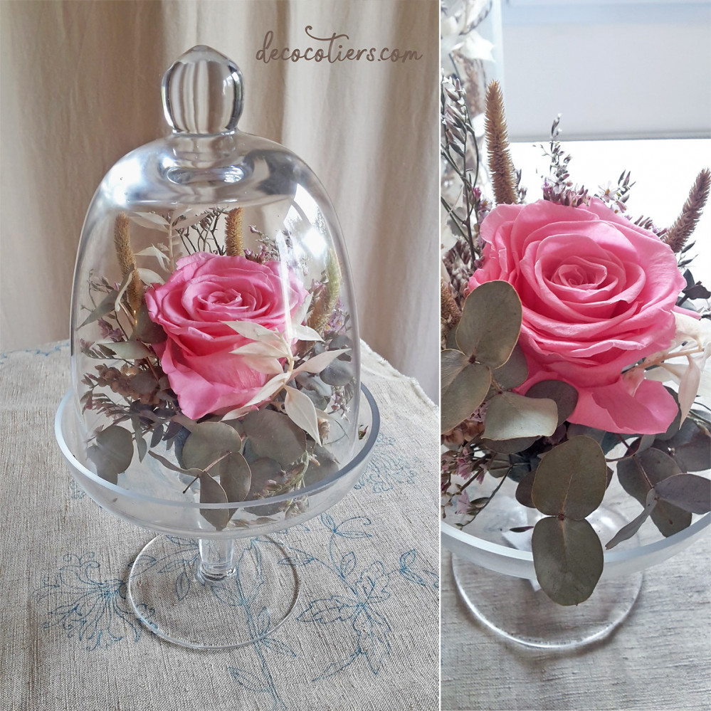 « Cloche sur pied en verre avec rose éternelle et fleurs séchées »