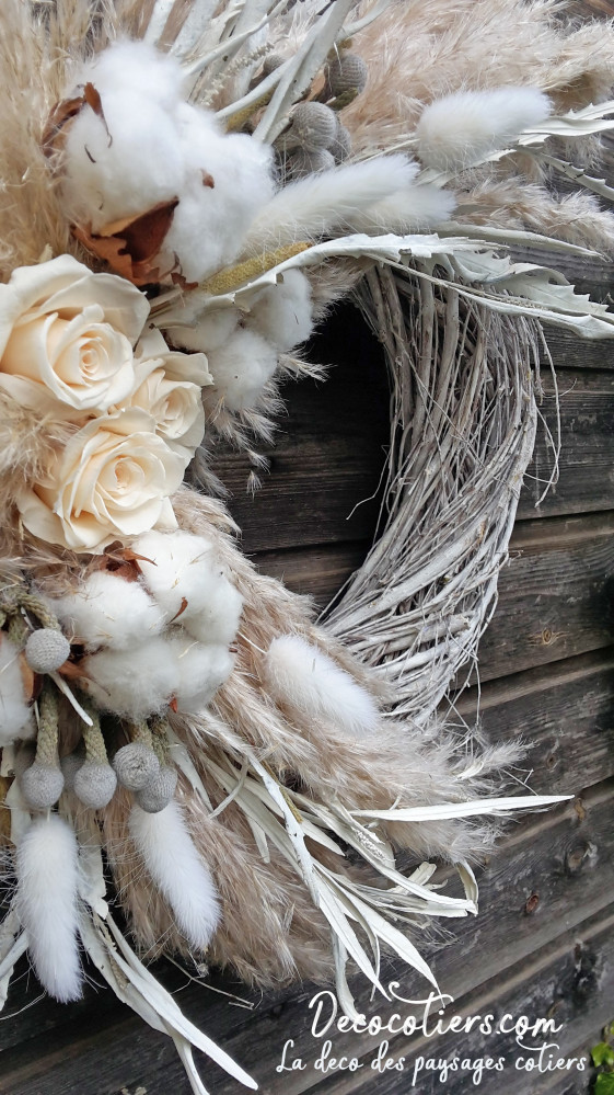 « Absolument ravissante, couronne de fleurs séchées, fleurs stabilisées et pampas »