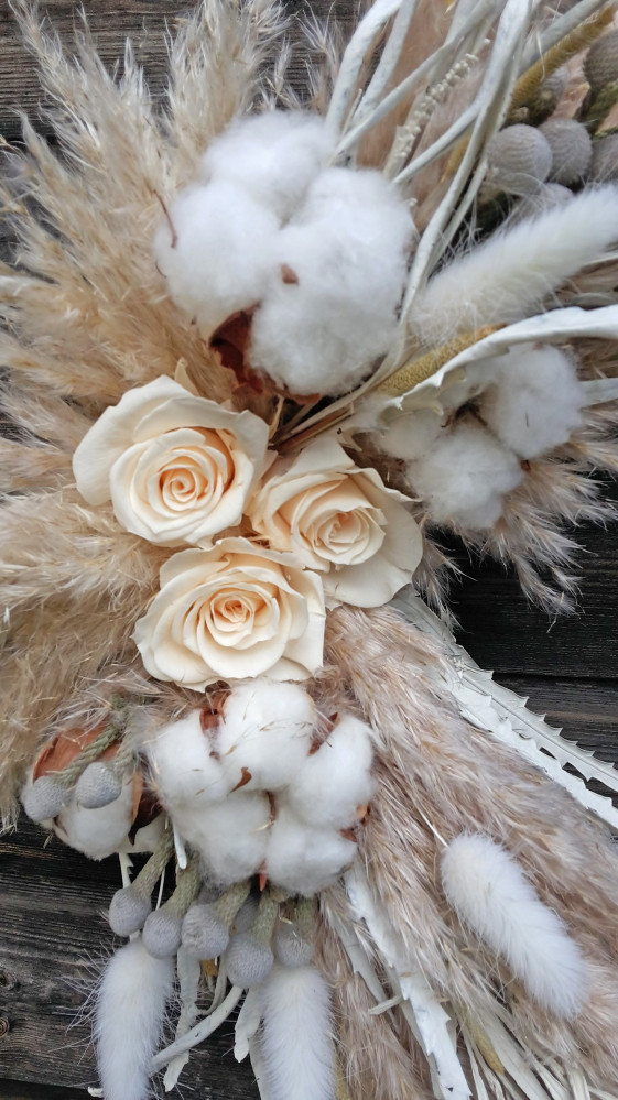 « Absolument ravissante, couronne de fleurs séchées, fleurs stabilisées et pampas »