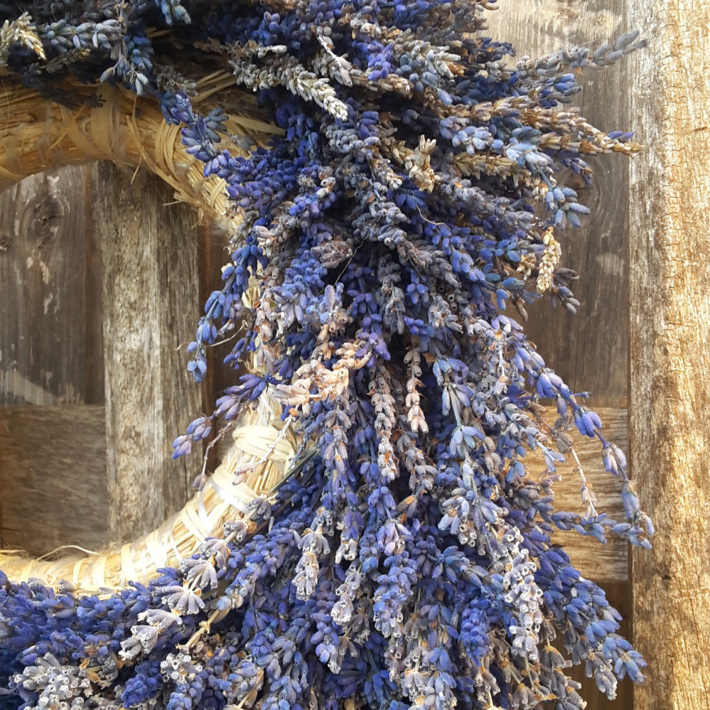 « Adorable couronne aux trois couleurs de lavande en 35 cm »