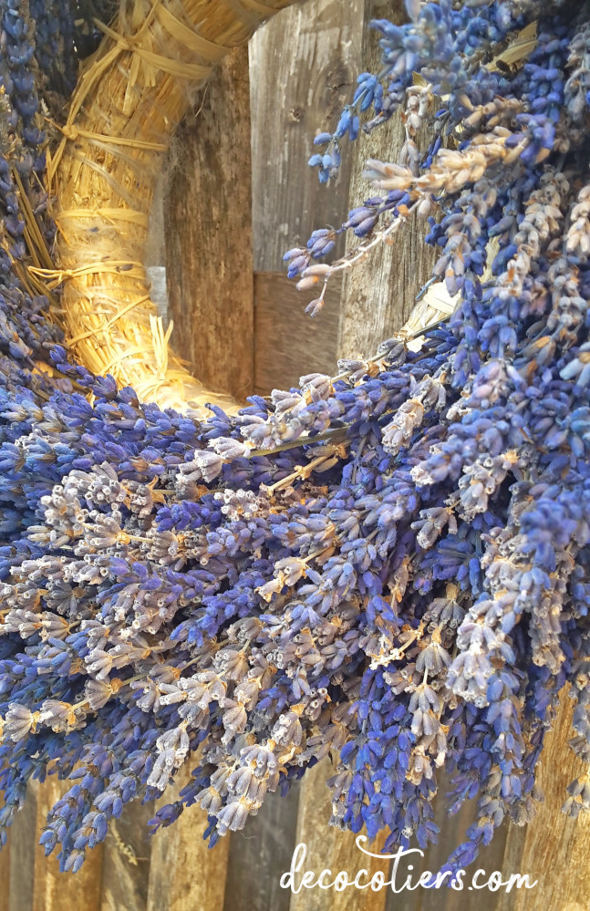 « Adorable couronne aux trois couleurs de lavande en 35 cm »