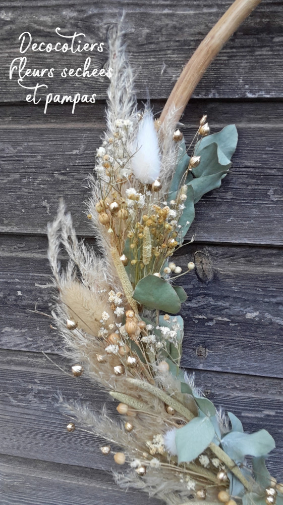 Très belle couronne de fleurs séchées et de pampas