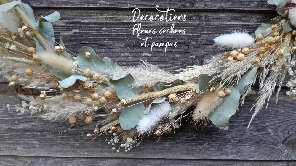 Très belle couronne de fleurs séchées et de pampas