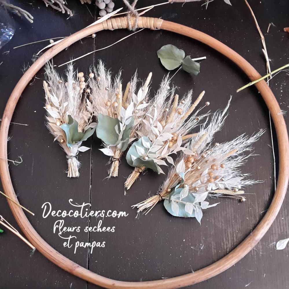 Très belle couronne de fleurs séchées et de pampas
