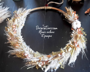 « A peine finie !! Très belle couronne de fleurs séchées et de pampas »