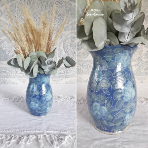 « Beau vase aux roses bleues »