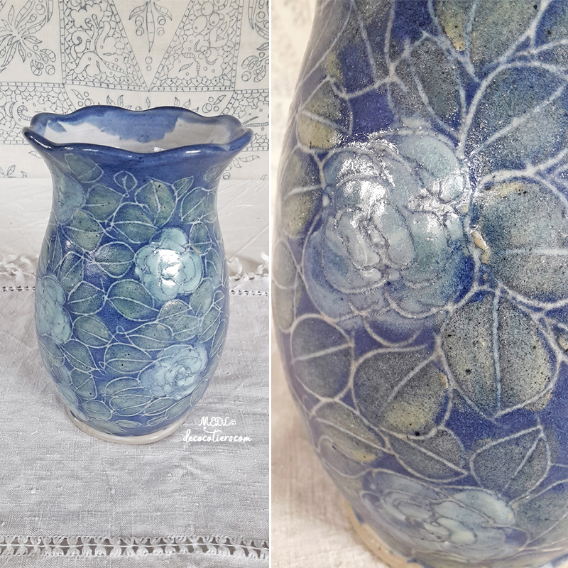 « Beau vase aux roses bleues »