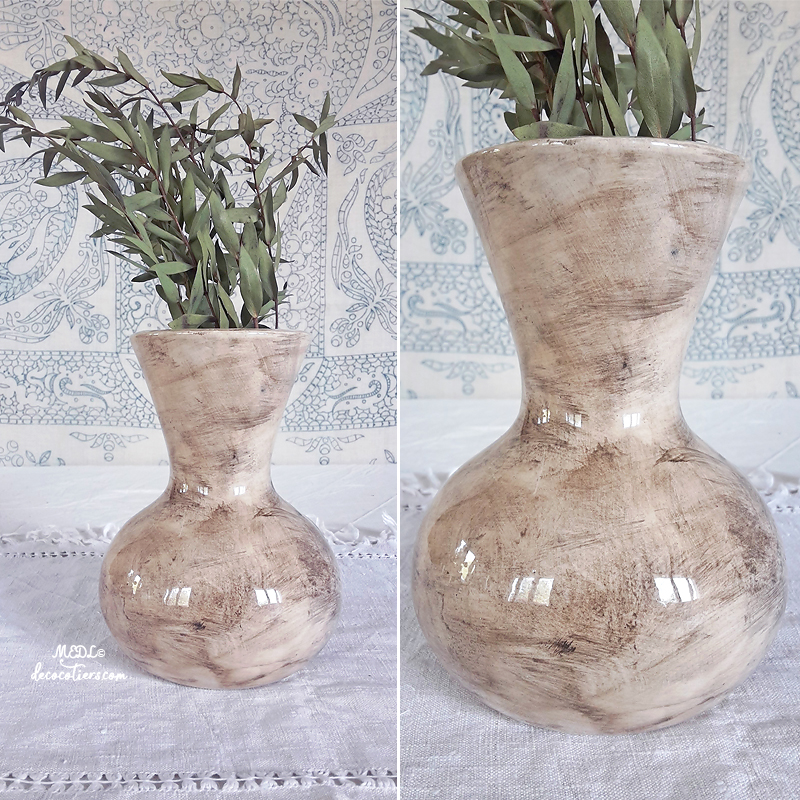 « Très beau vase avec sa branche d'olivier noire »