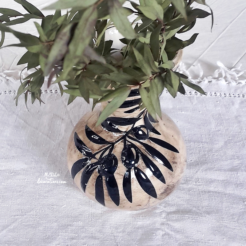 « Très beau vase avec sa branche d'olivier noire »