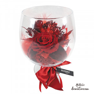 Pour lui dire « Je t'aime » : « Une rose éternelle dans son volumineux verre cognac »