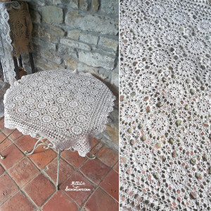 « Jolie nappe carré crochetée main »