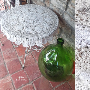 « Magnifique nappe ronde crochetée à la main »